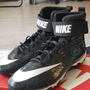 Nike mens force savage shark football cleats
